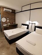 Suite 18 Boutique Hotel - Hostel