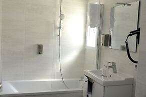 Logis Hotel Yseria - Historical Center