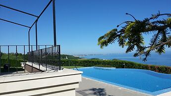 Lighthouse Luxe Estate Apart & Villas