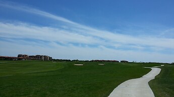 Lighthouse Luxe Estate Apart & Villas