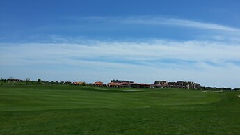 Lighthouse Luxe Estate Apart & Villas