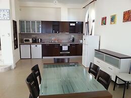 Lighthouse Luxe Estate Apart & Villas