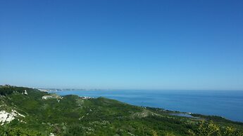 Lighthouse Luxe Estate Apart & Villas