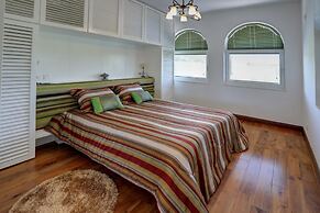 Lighthouse Luxe Estate Apart & Villas