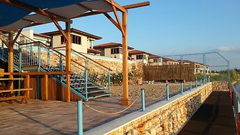 Lighthouse Luxe Estate Apart & Villas