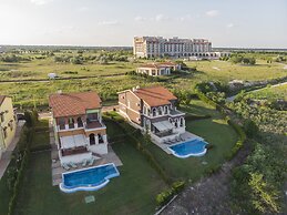 Lighthouse Luxe Estate Apart & Villas