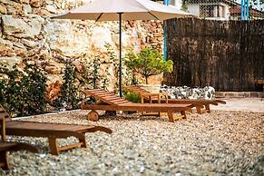 Lighthouse Luxe Estate Apart & Villas