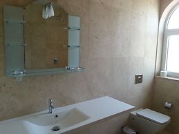 Lighthouse Luxe Estate Apart & Villas