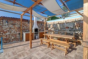 Lighthouse Luxe Estate Apart & Villas