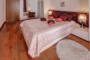 Lighthouse Luxe Estate Apart & Villas