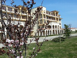 Lighthouse Luxe Estate Apart & Villas