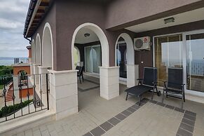 Lighthouse Luxe Estate Apart & Villas