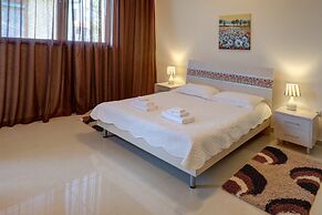 Lighthouse Luxe Estate Apart & Villas