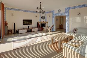 Lighthouse Luxe Estate Apart & Villas