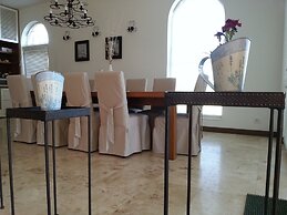 Lighthouse Luxe Estate Apart & Villas