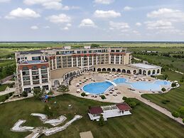 Lighthouse Luxe Estate Apart & Villas