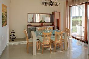 Lighthouse Luxe Estate Apart & Villas