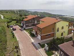 Lighthouse Luxe Estate Apart & Villas