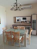 Lighthouse Luxe Estate Apart & Villas