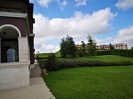 Lighthouse Luxe Estate Apart & Villas