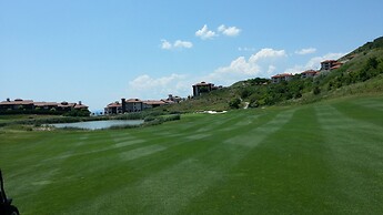 Lighthouse Luxe Estate Apart & Villas