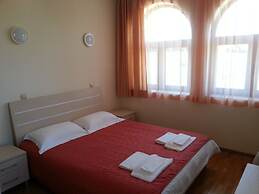 Lighthouse Luxe Estate Apart & Villas