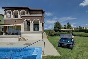 Lighthouse Luxe Estate Apart & Villas