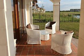 Lighthouse Luxe Estate Apart & Villas