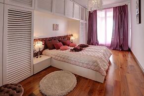 Lighthouse Luxe Estate Apart & Villas