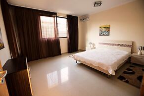 Lighthouse Luxe Estate Apart & Villas