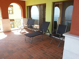 Lighthouse Luxe Estate Apart & Villas