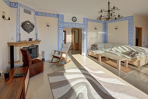 Lighthouse Luxe Estate Apart & Villas