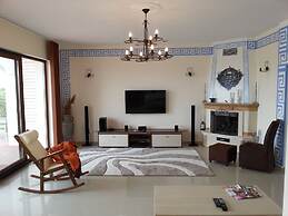 Lighthouse Luxe Estate Apart & Villas