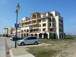 Lighthouse Luxe Estate Apart & Villas