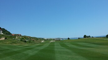 Lighthouse Luxe Estate Apart & Villas