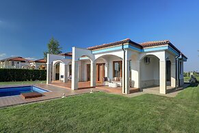 Lighthouse Luxe Estate Apart & Villas