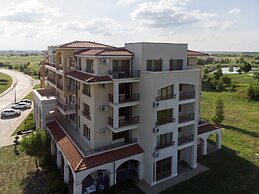 Lighthouse Luxe Estate Apart & Villas