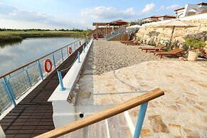 Lighthouse Luxe Estate Apart & Villas