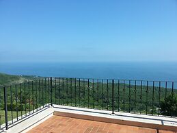 Lighthouse Luxe Estate Apart & Villas