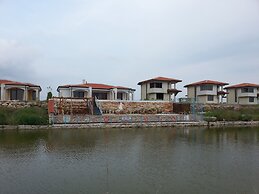 Lighthouse Luxe Estate Apart & Villas