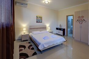 Lighthouse Luxe Estate Apart & Villas