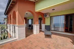 Lighthouse Luxe Estate Apart & Villas