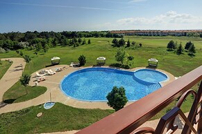 Lighthouse Luxe Estate Apart & Villas