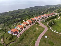 Lighthouse Luxe Estate Apart & Villas