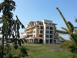 Lighthouse Luxe Estate Apart & Villas