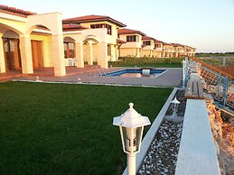 Lighthouse Luxe Estate Apart & Villas