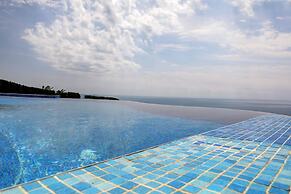 Lighthouse Luxe Estate Apart & Villas