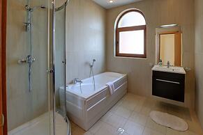 Lighthouse Luxe Estate Apart & Villas