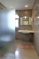 Lighthouse Luxe Estate Apart & Villas