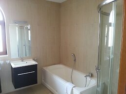 Lighthouse Luxe Estate Apart & Villas